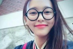 女明星带眼镜照片,探寻女明星的独特风采