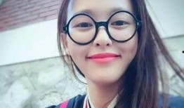 女明星带眼镜照片,探寻女明星的独特风采