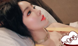 虎牙大胆美女主播,魅力四溢，直播界的新星闪耀