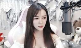 虎牙大胆美女主播,魅力四溢，直播界的新星闪耀